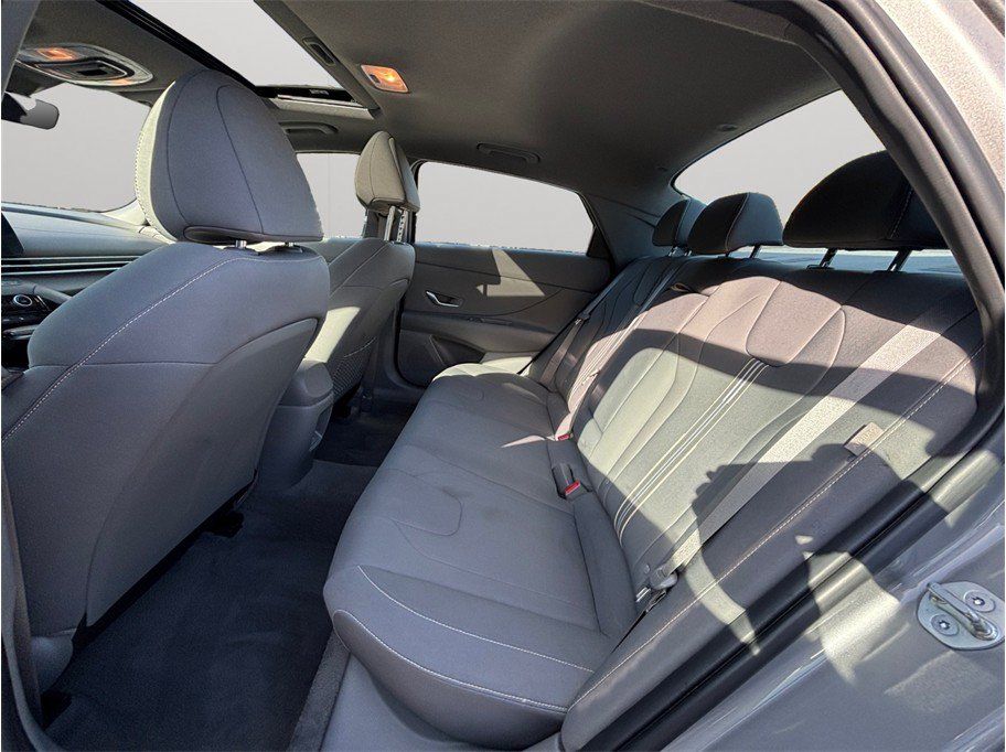 Used 2025 Hyundai Elantra SEL FWD image 34