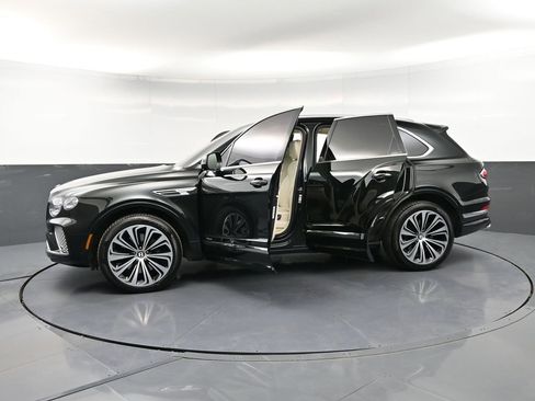 Used 2024 Bentley Bentayga AWD/4WD image 41