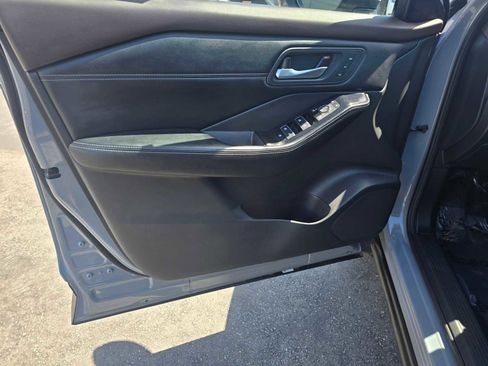 Used 2023 Nissan Rogue SL AWD/4WD image 23