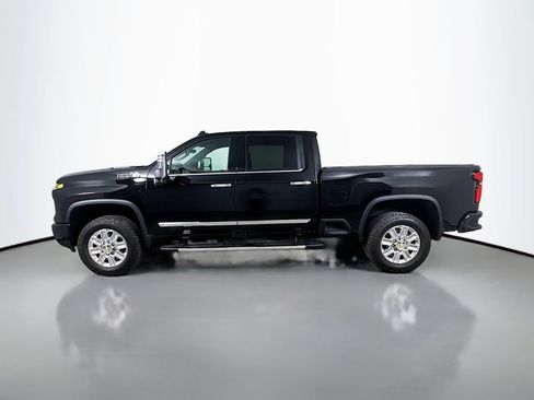 Used 2025 Chevrolet Silverado 2500 High Country w/ Technology Package AWD/4WD image 4