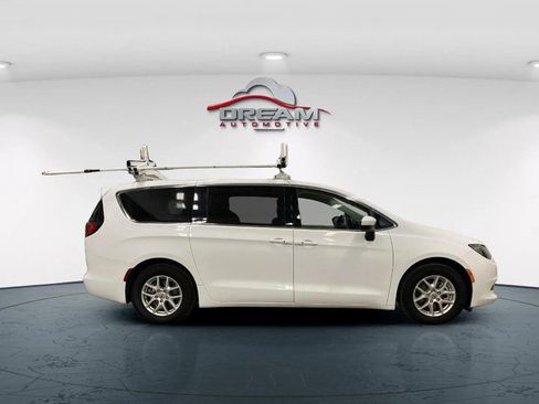 Used 2022 Chrysler Voyager LX FWD image 22