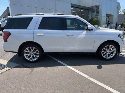 Used 2018 Ford Expedition Limited w/ Equipment Group 302A AWD/4WD image 8
