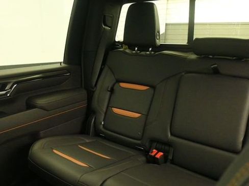 Used 2025 GMC Sierra 2500 AT4 w/ AT4 Premium Plus Package AWD/4WD image 23
