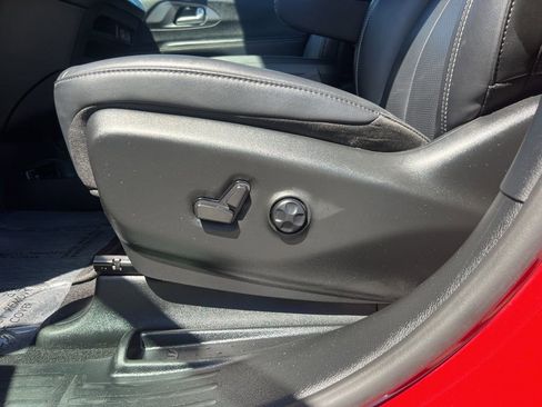 Used 2025 Chrysler Pacifica Select FWD image 18