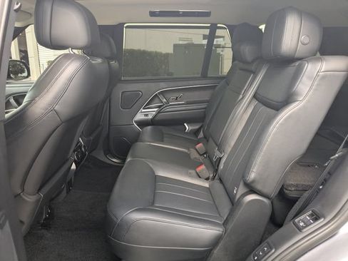 Used 2025 Land Rover Range Rover Long Wheelbase SE AWD/4WD image 12