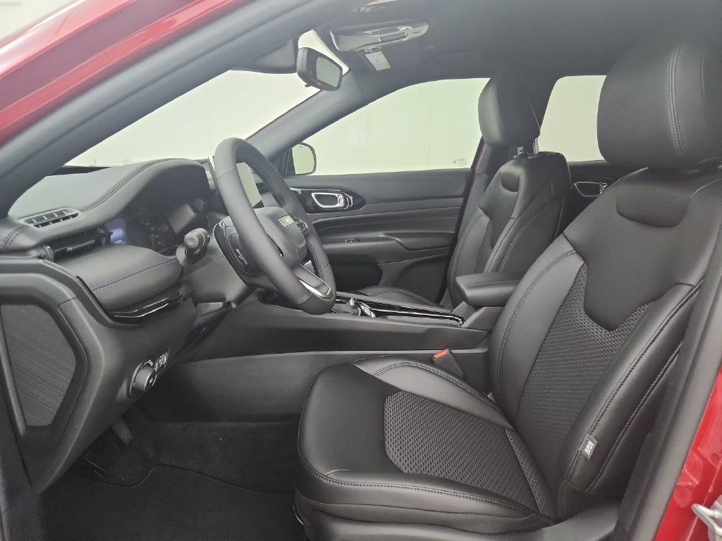 New 2026 Jeep Compass Latitude AWD/4WD image 18