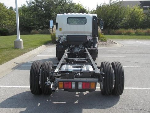 New 2025 Chevrolet Low Cab Forward image 4