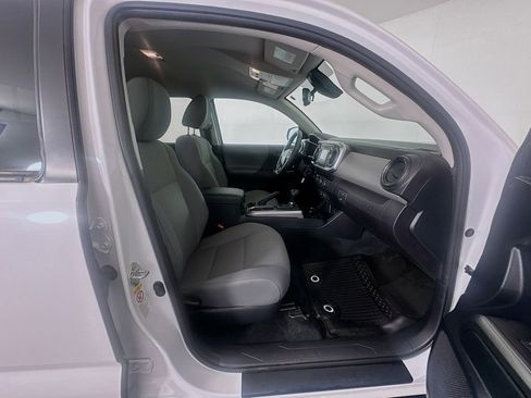Used 2019 Toyota Tacoma SR5 AWD/4WD image 25
