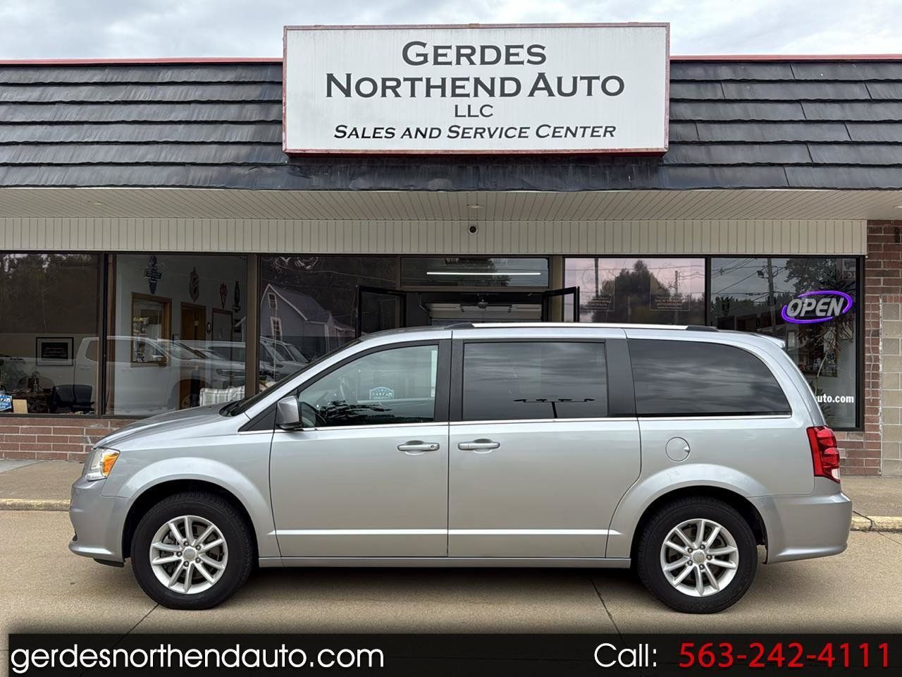 Used 2019 Dodge Grand Caravan SXT FWD image 1