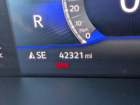 Used 2023 Volkswagen Tiguan SE w/ Panoramic Sunroof Package FWD image 13
