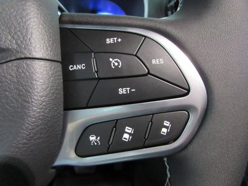 New 2027 Chrysler Pacifica Select FWD image 26