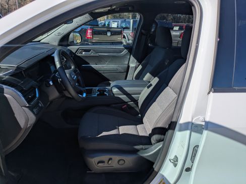 Used 2025 GMC Acadia Elevation image 7