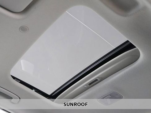 Certified 2024 Hyundai Venue SEL FWD image 3