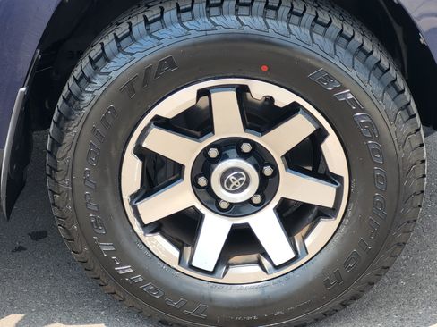 Used 2019 Toyota 4Runner TRD Off-Road Premium AWD/4WD image 8