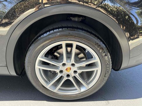 Used 2019 Porsche Cayenne w/ Premium Package AWD/4WD image 92
