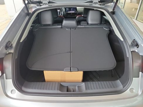 New 2026 Toyota Prius Plug-In Hybrid FWD image 8