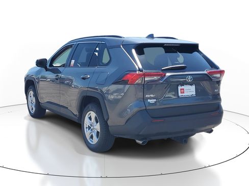 Certified 2021 Toyota RAV4 XLE w/ Convenience Package FWD image 4