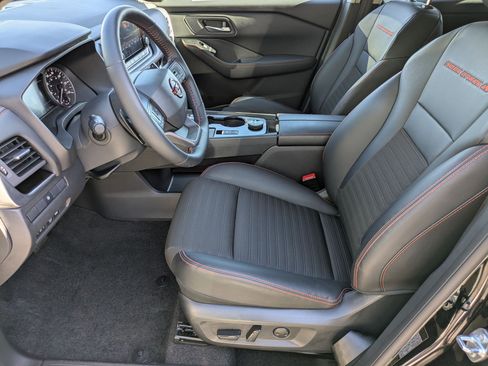 Certified 2025 Nissan Rogue SV image 15