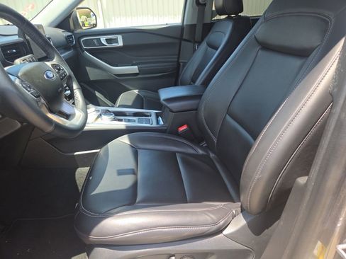 Used 2023 Ford Explorer XLT w/ Equipment Group 202A RWD image 18