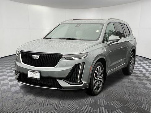 Used 2023 Cadillac XT6 Sport w/ Technology Package image 3