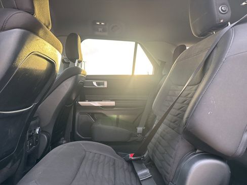 Used 2020 Ford Explorer XLT image 27