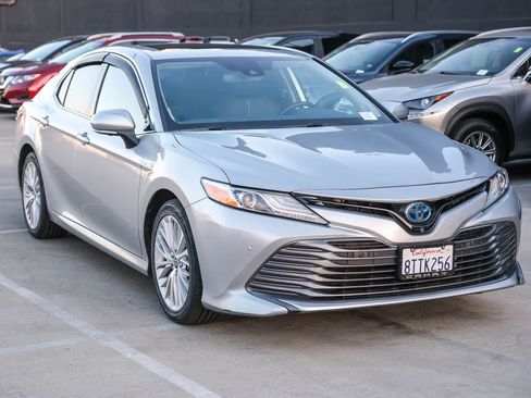 Certified 2020 Toyota Camry XLE w/ Driver Assist Package FWD image 3