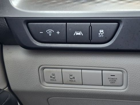 Used 2023 Kia Carnival LX FWD image 23
