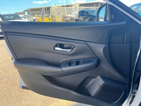 Used 2025 Nissan Sentra SV FWD image 18