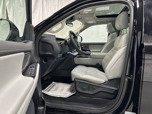 Used 2025 Ford Expedition Max Platinum image 10