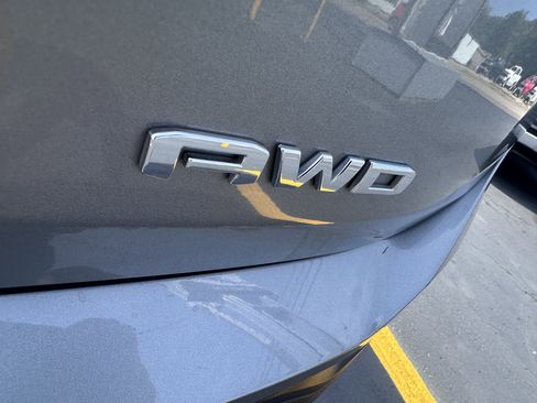 Used 2024 GMC Terrain SLE image 9