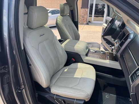 Used 2019 Ford Expedition Max Platinum RWD image 19