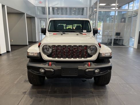 Used 2025 Jeep Gladiator Sport AWD/4WD image 3