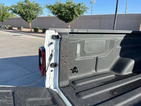 Certified 2025 Jeep Gladiator Mojave AWD/4WD image 13