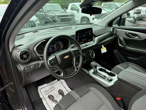 Used 2025 Chevrolet Blazer LT image 3