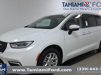 Used 2023 Chrysler Pacifica Touring-L FWD video 1