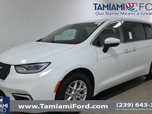 Used 2023 Chrysler Pacifica Touring-L FWD image 1