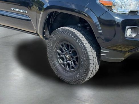 Used 2020 Toyota Tacoma SR5 AWD/4WD image 10