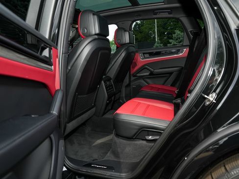 Certified 2025 Porsche Cayenne E-Hybrid AWD/4WD image 32