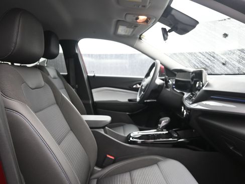 Used 2024 Chevrolet Trax LT FWD image 24