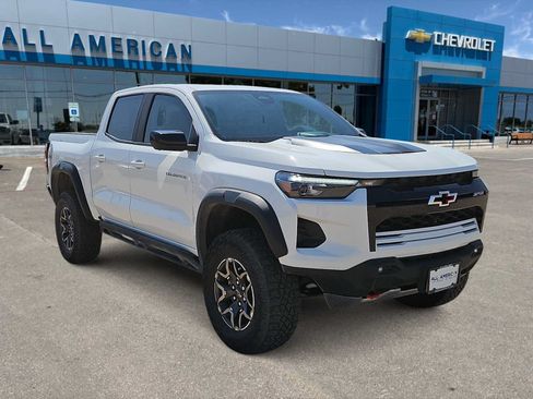 Used 2024 Chevrolet Colorado ZR2 w/ ZR2 Convenience Package III AWD/4WD image 2