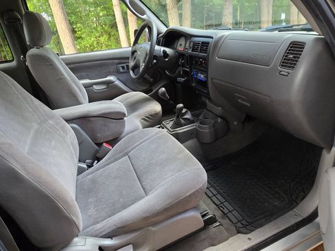 Used 2003 Toyota Tacoma 4x4 Xtracab w/ SR5 Pkg image 5