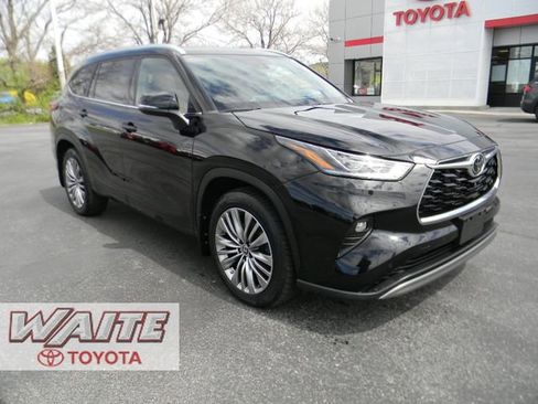 Used 2022 Toyota Highlander Platinum AWD/4WD image 1