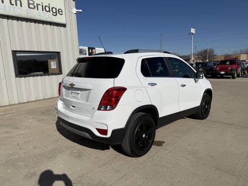 Used 2018 Chevrolet Trax LT w/ LT Convenience Package image 4