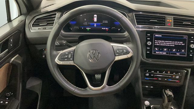 Certified 2024 Volkswagen Tiguan SE AWD/4WD image 17