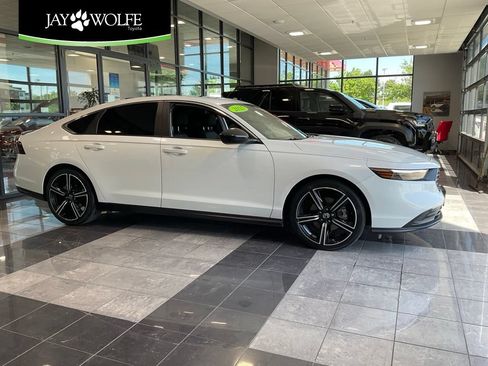 Used 2025 Honda Accord Sport image 1