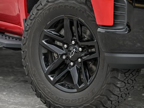 Used 2020 Chevrolet Silverado 1500 Custom Trail Boss w/ Custom Convenience Package AWD/4WD image 4