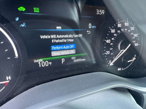Used 2025 Toyota Sienna LE FWD image 8