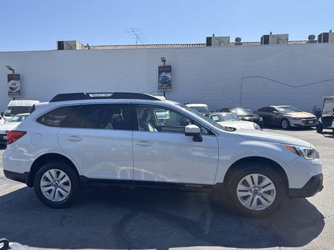 Used 2016 Subaru Outback 2.5i Premium w/ Popular Package #2 AWD/4WD image 8