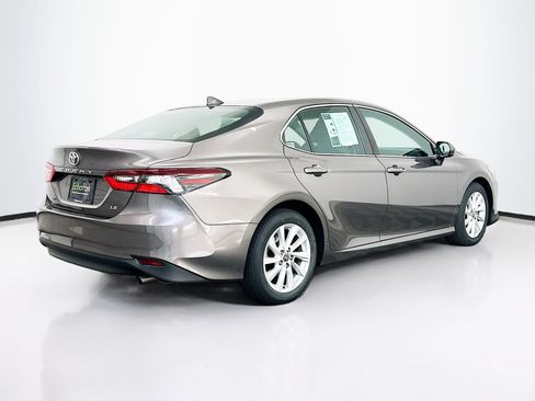 Used 2021 Toyota Camry LE image 9