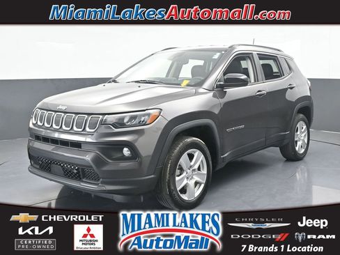 Used 2022 Jeep Compass Latitude image 1